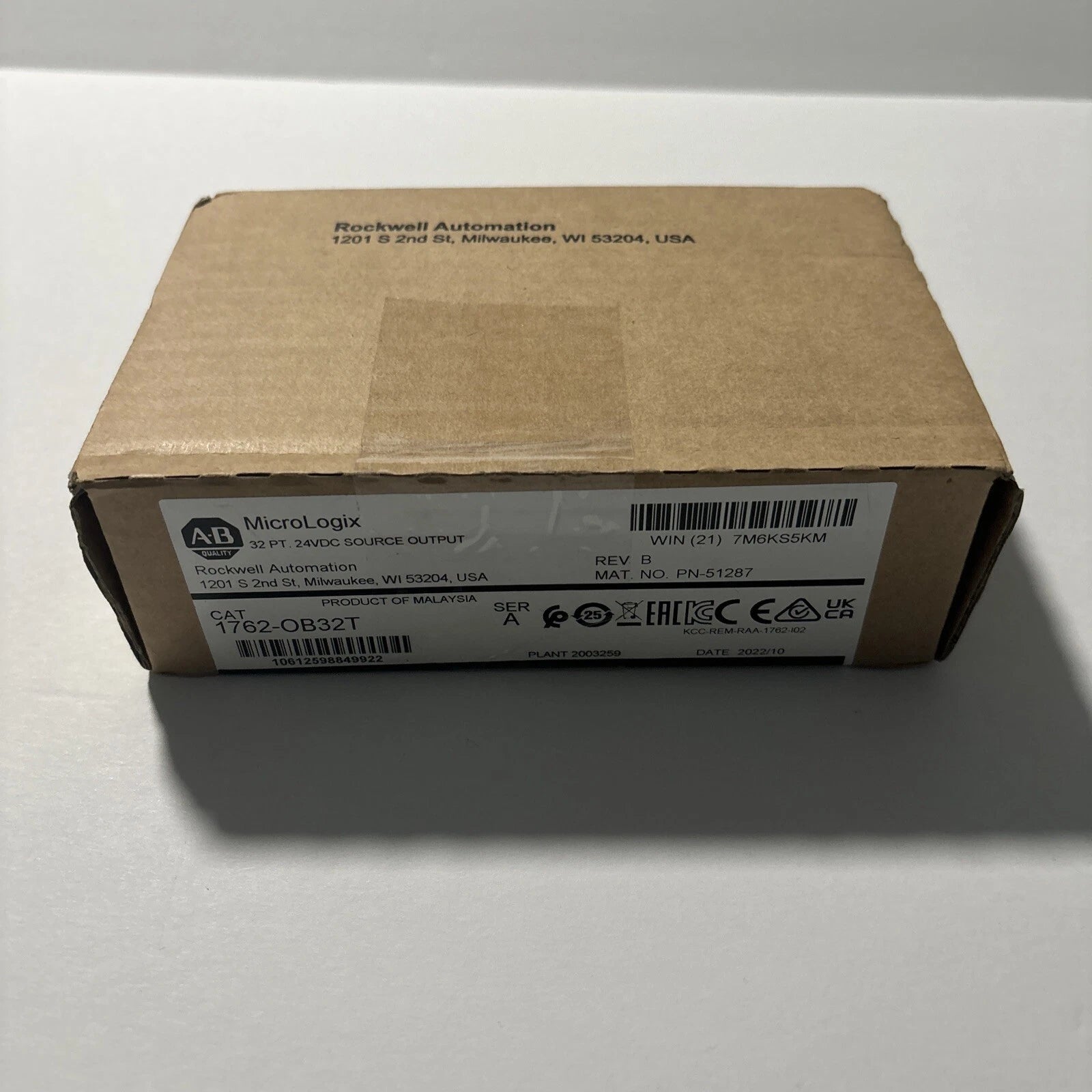 New Factory Sealed Allen-Bradley 1762-OB32T SER A MicroLogix 32 Point D/O Module